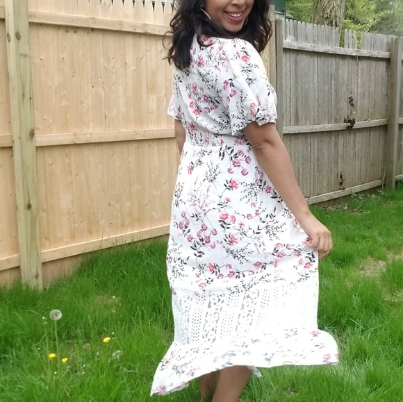 𝘽𝙊𝙂𝙊| TWIRLING IN FLORALS WHITE MAXI DRESS - Picture 9 of 16